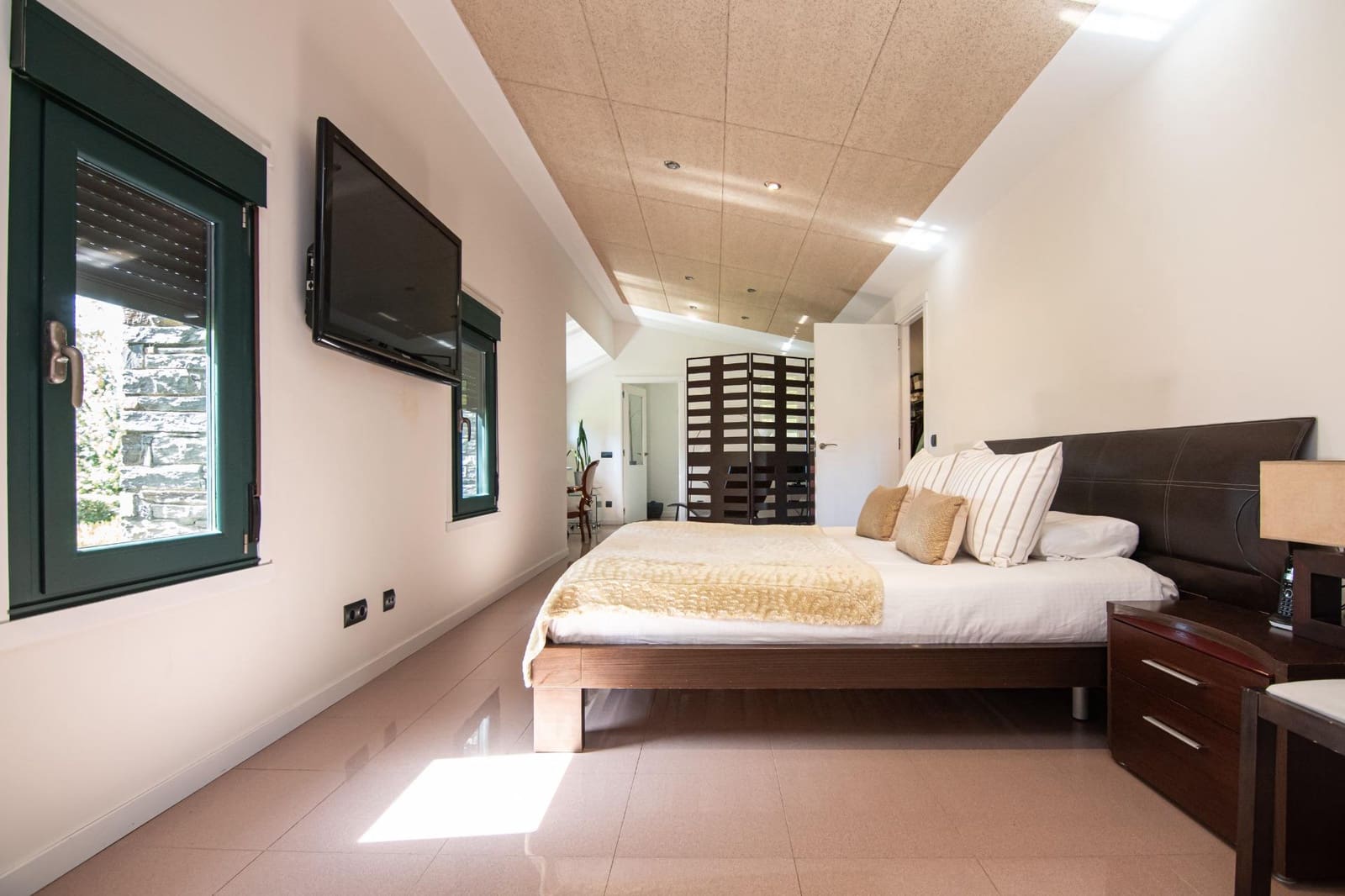 4 bedroom Villa for sale in Bergondo with garage - € 620,000 (Ref: 9773237)