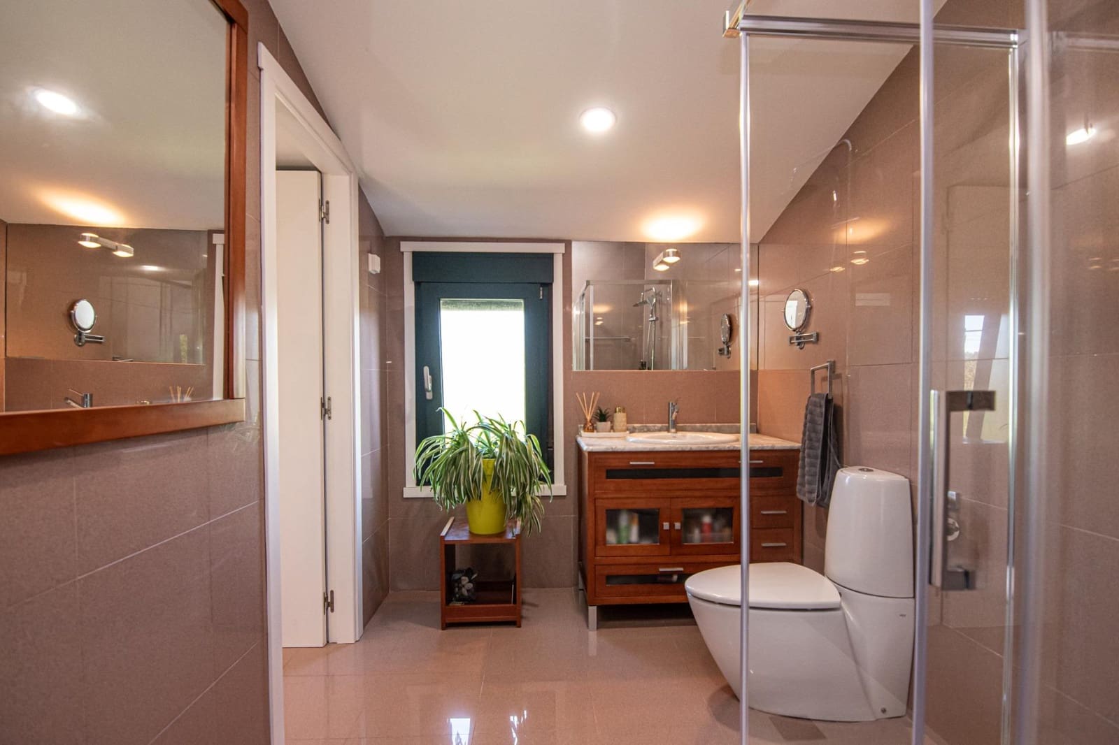 4 bedroom Villa for sale in Bergondo with garage - € 620,000 (Ref: 9773237)