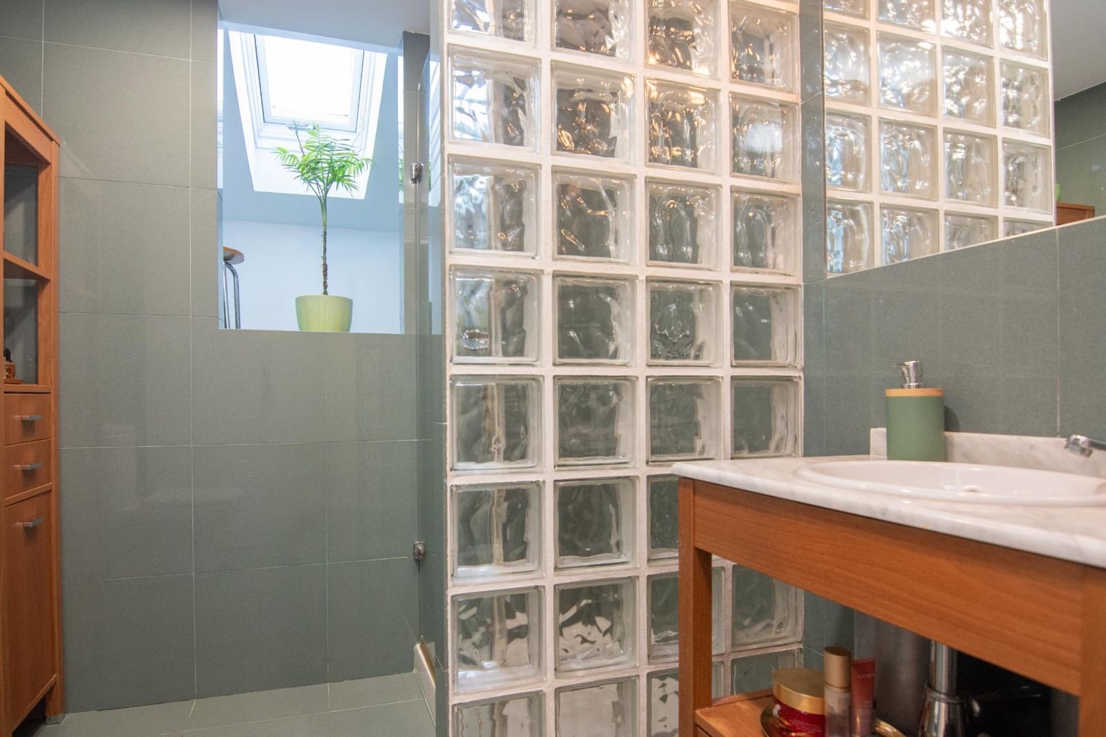 4 bedroom Villa for sale in Bergondo with garage - € 620,000 (Ref: 9773237)