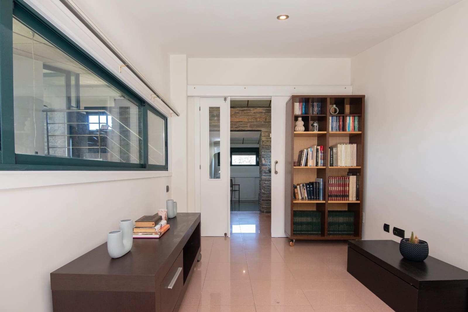 4 bedroom Villa for sale in Bergondo with garage - € 620,000 (Ref: 9773237)