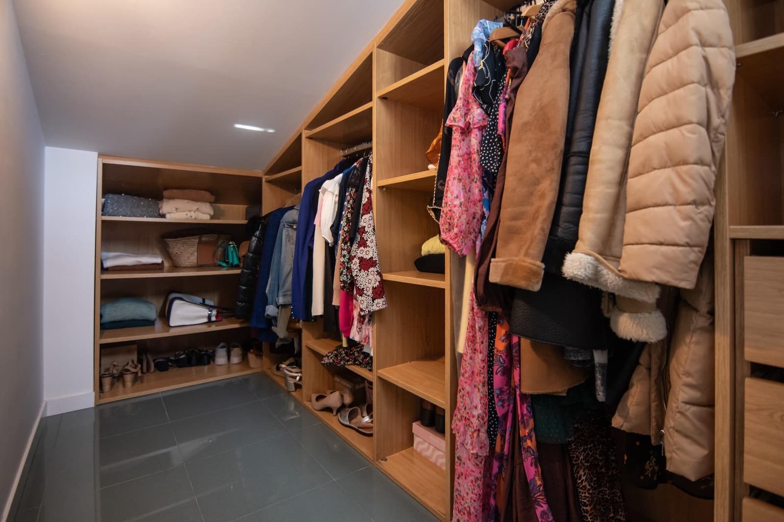 4 bedroom Villa for sale in Bergondo with garage - € 620,000 (Ref: 9773237)