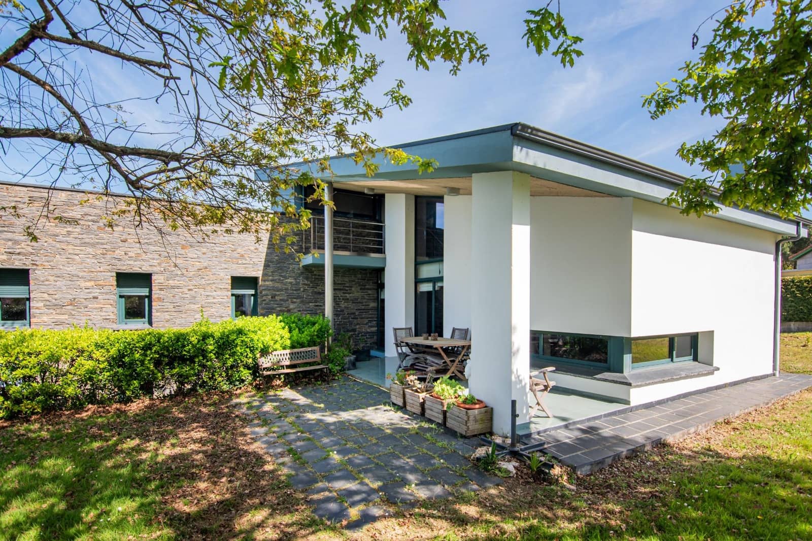 4 bedroom Villa for sale in Bergondo with garage - € 620,000 (Ref: 9773237)