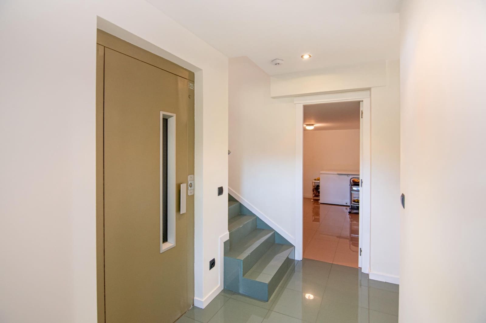 4 slaapkamer Villa te koop in Bergondo met garage - € 600.000 (Ref: 9773237)