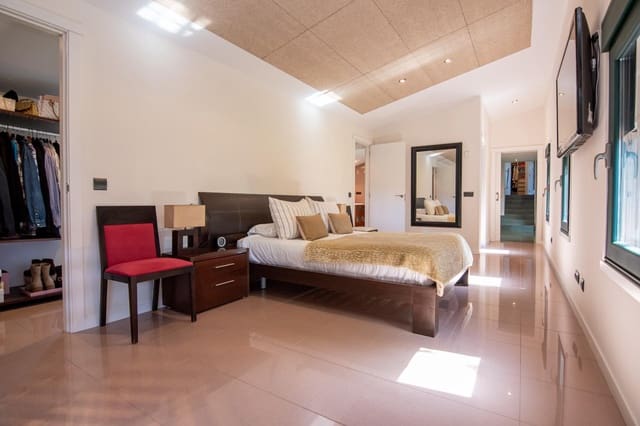 4 chambre Villa/Maison à vendre à Bergondo avec garage - 600 000 € (Ref: 9773237)