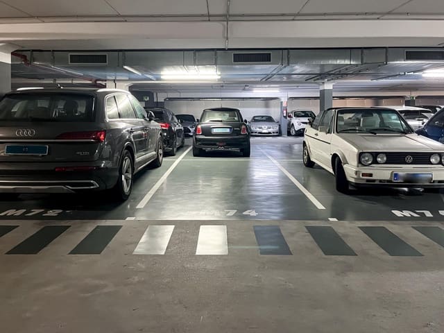 Garage til salg i A Coruña by - € 22.000 (Ref: 9816005)