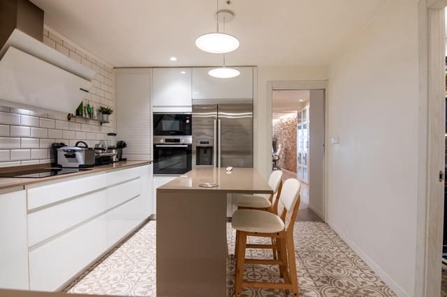 3 slaapkamer Flat te koop in A Coruña stad - € 530.000 (Ref: 9818026)