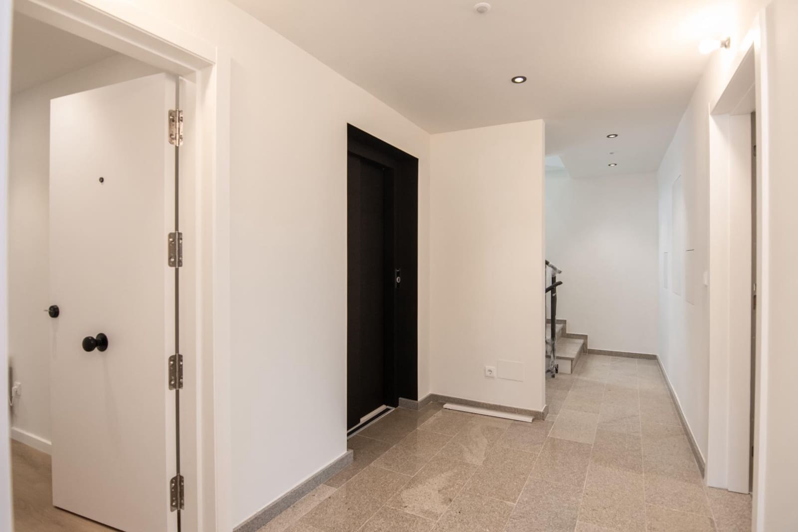 1 bedroom Flat for sale in Santiago de Compostela with garage - € 177,275 (Ref: 9820339)