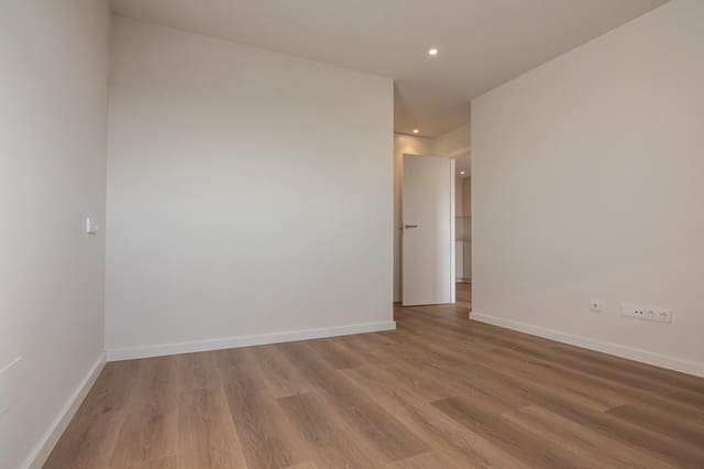 1 bedroom Flat for sale in Santiago de Compostela with garage - € 177,275 (Ref: 9820339)