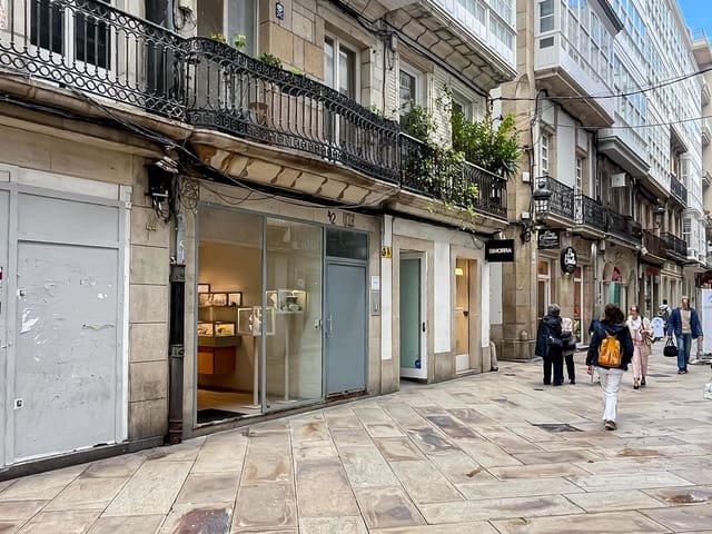 Commercial for rent in A Coruña city - € 2,900 (Ref: 9829345)