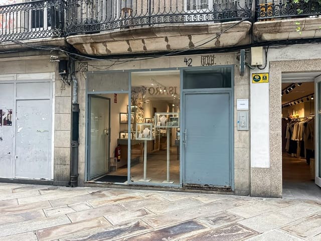 Commercial for rent in A Coruña city - € 2,900 (Ref: 9829345)
