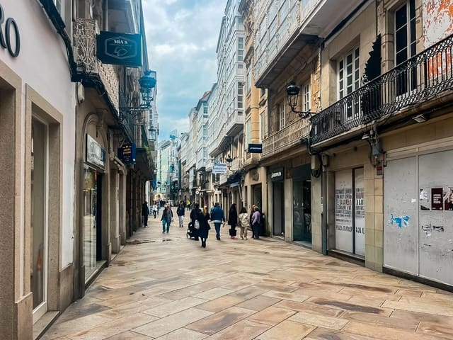 Commercial for rent in A Coruña city - € 2,900 (Ref: 9829345)