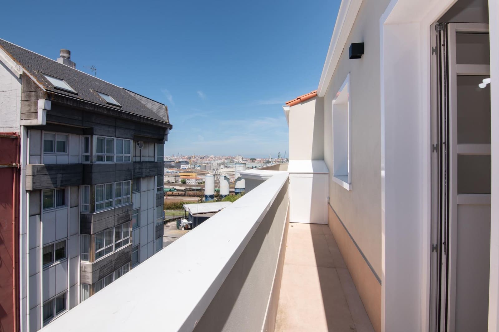 2 makuuhuone Kattohuoneisto myytävänä paikassa A Coruna kaupunki - 295 000 € (Ref: 9862010)