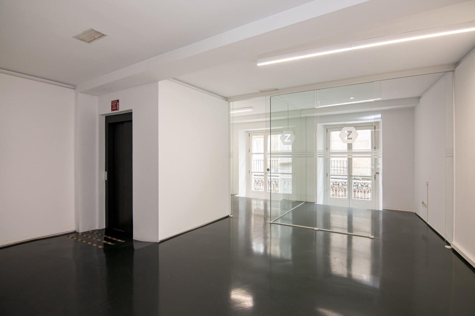 Office for rent in A Coruna city - € 1,250 (Ref: 9878996)