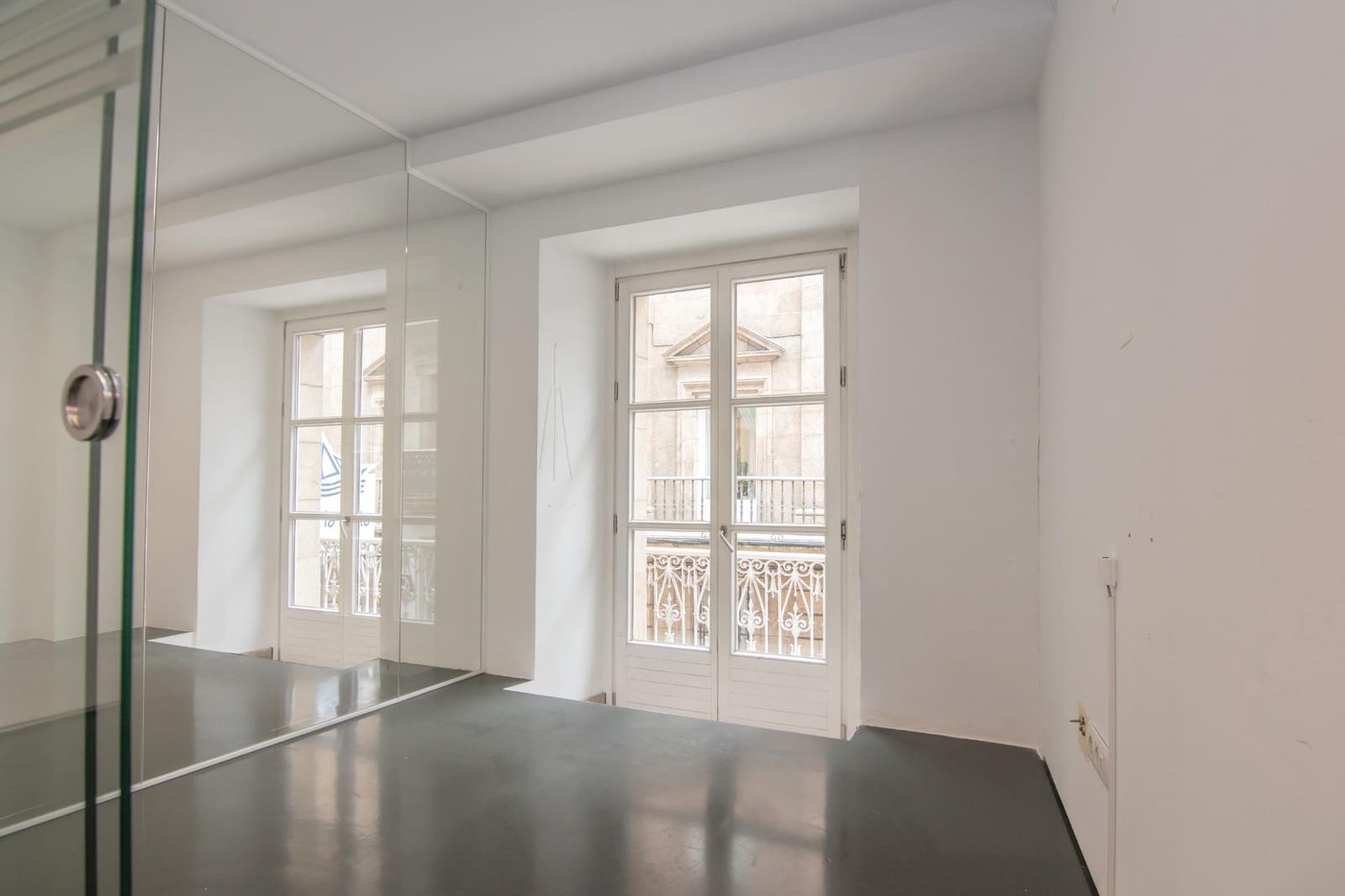 Office for rent in A Coruna city - € 1,250 (Ref: 9878996)