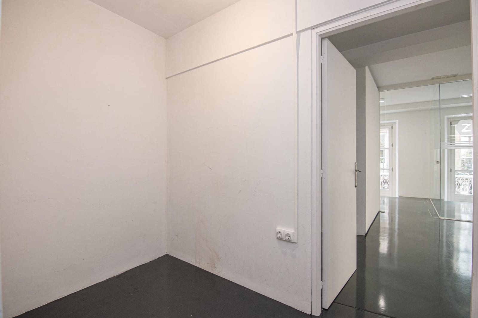 Office for rent in A Coruna city - € 1,250 (Ref: 9878996)