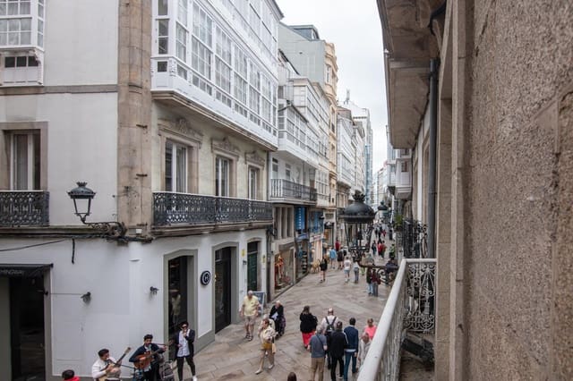 Office for rent in A Coruña city - € 1,250 (Ref: 9878996)