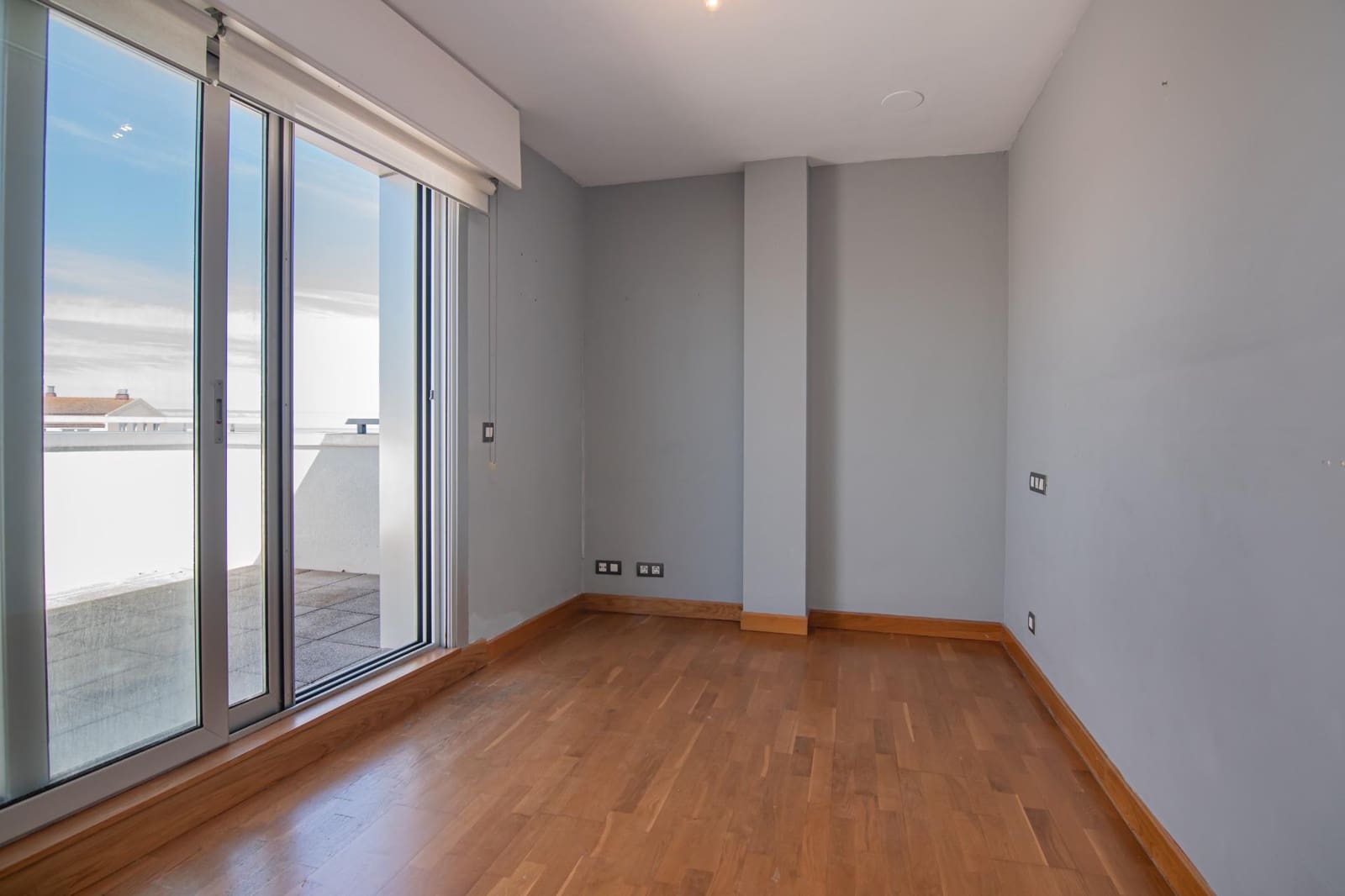 2 bedroom Penthouse for sale in A Coruna city with garage - € 430,000 (Ref: 9920566)