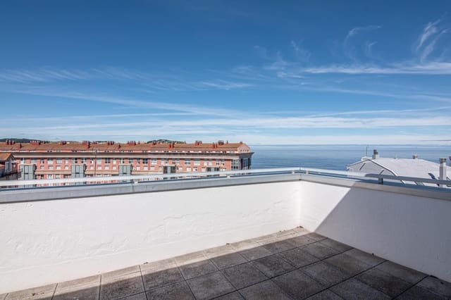 2 bedroom Penthouse for sale in A Coruña city with garage - € 430,000 (Ref: 9920566)