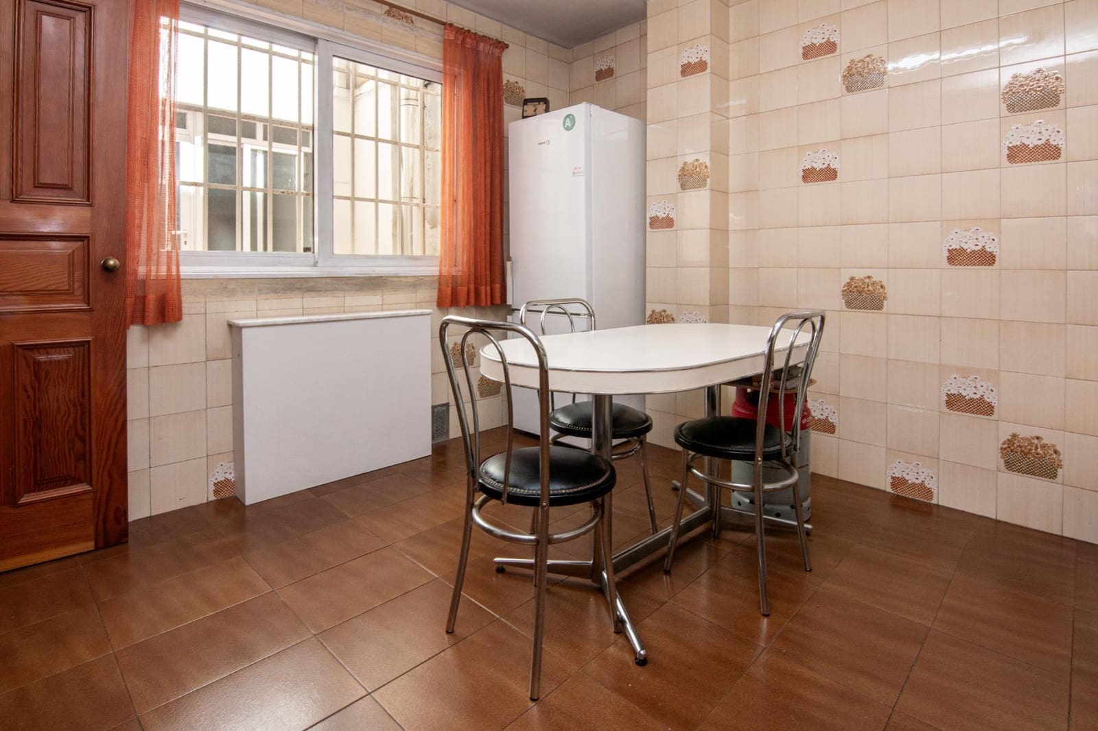 4 bedroom Flat for sale in A Coruna city with garage - € 495,000 (Ref: 9927582)