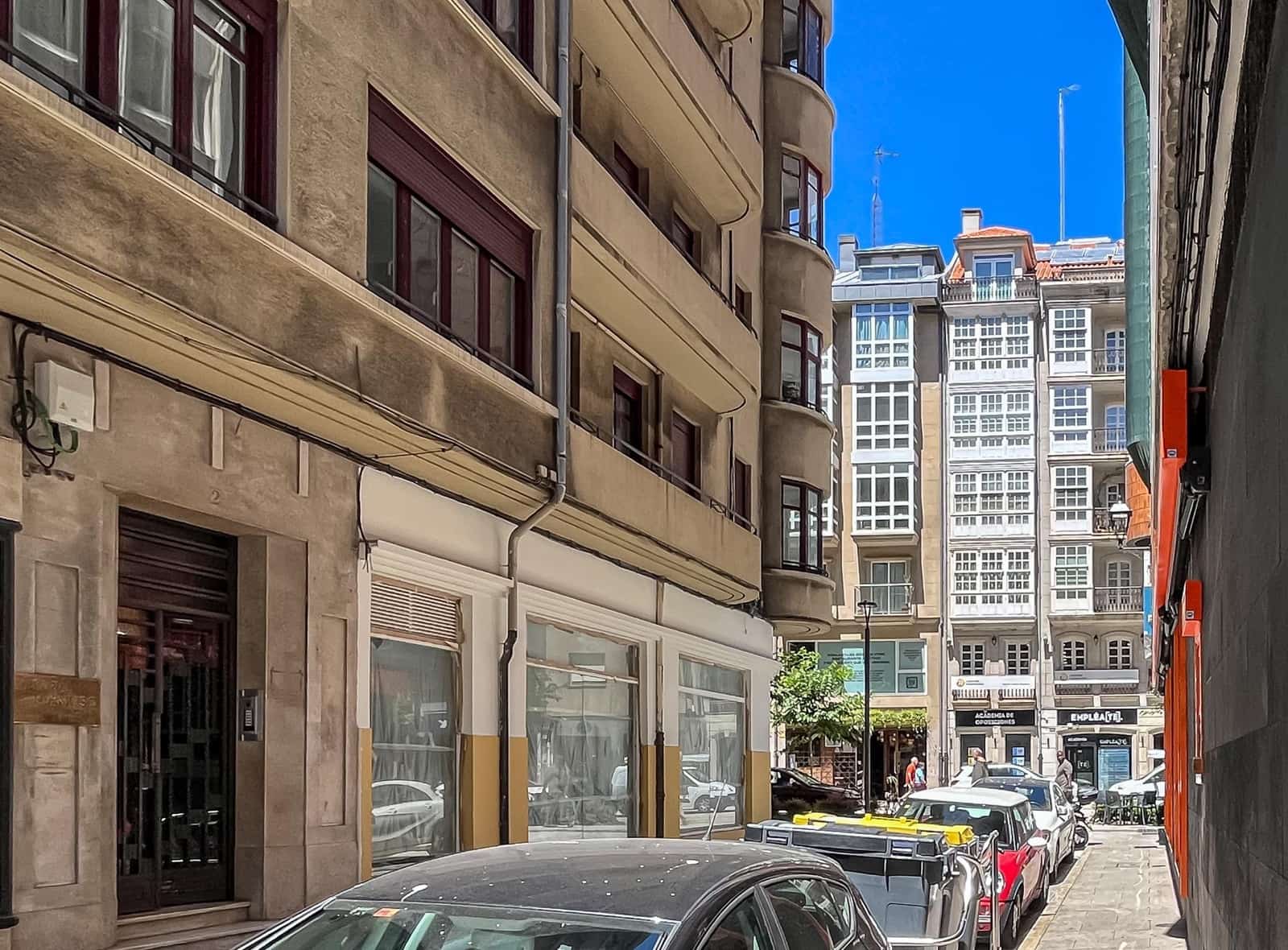 4 bedroom Flat for sale in A Coruna city with garage - € 495,000 (Ref: 9927582)