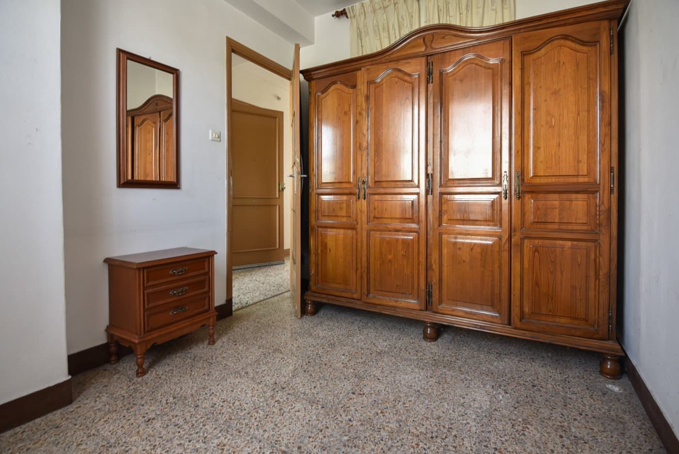6 bedroom Townhouse for sale in A Coruna city - € 190,000 (Ref: 9940104)