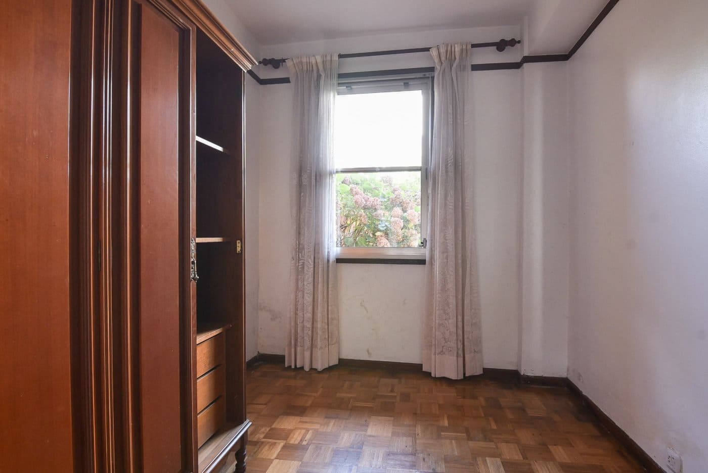 6 bedroom Townhouse for sale in A Coruna city - € 190,000 (Ref: 9940104)