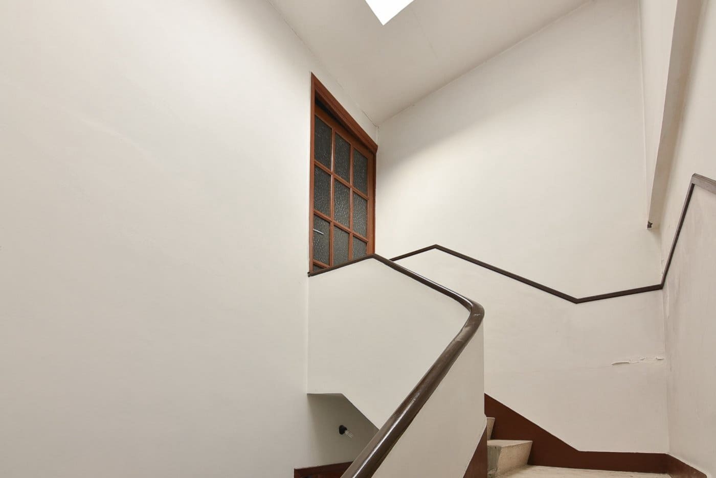 6 bedroom Townhouse for sale in A Coruna city - € 190,000 (Ref: 9940104)