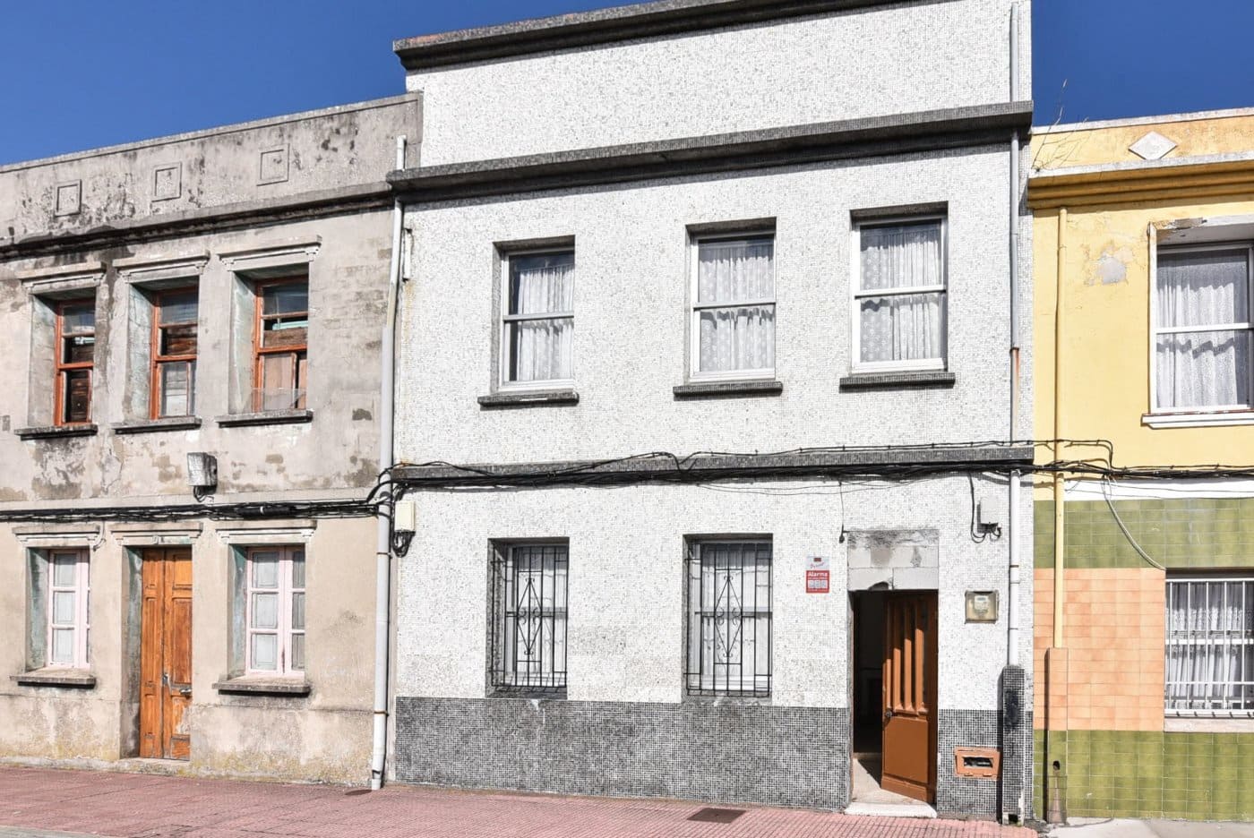 6 bedroom Townhouse for sale in A Coruna city - € 190,000 (Ref: 9940104)