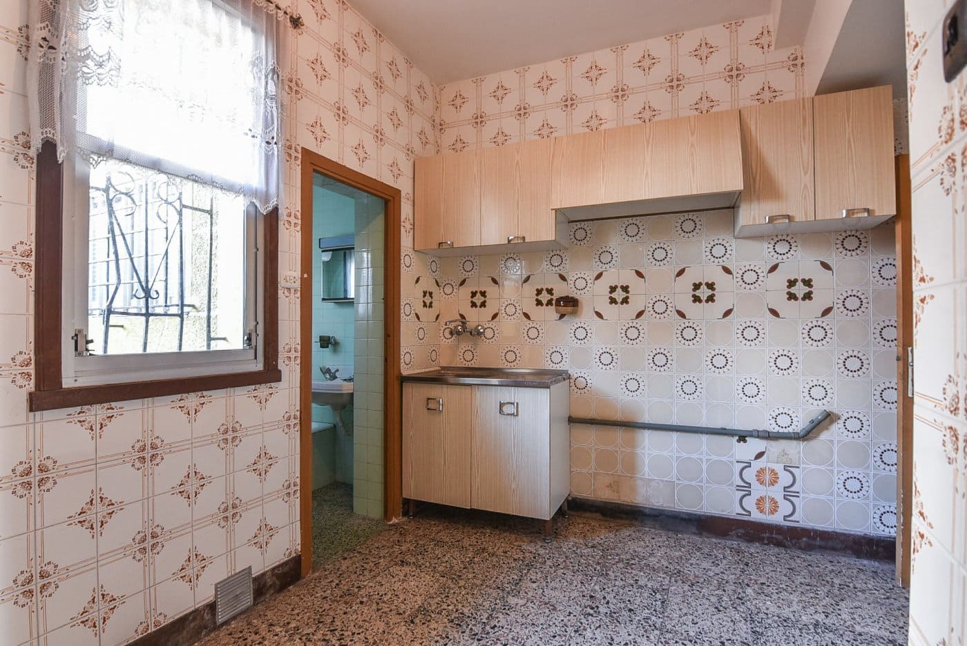 6 bedroom Townhouse for sale in A Coruna city - € 190,000 (Ref: 9940104)