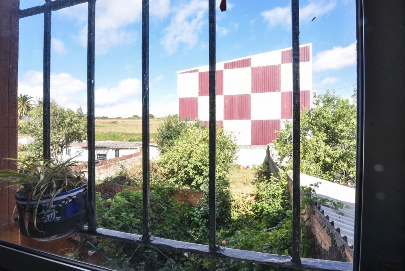 6 bedroom Townhouse for sale in A Coruna city - € 190,000 (Ref: 9940104)