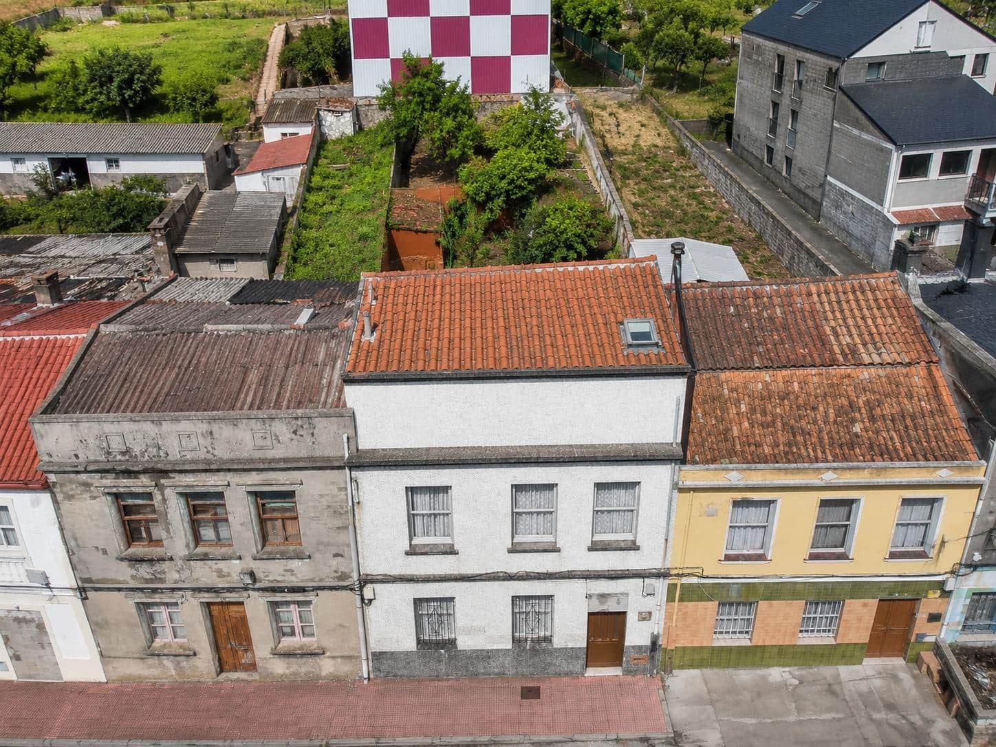 6 bedroom Townhouse for sale in A Coruna city - € 190,000 (Ref: 9940104)