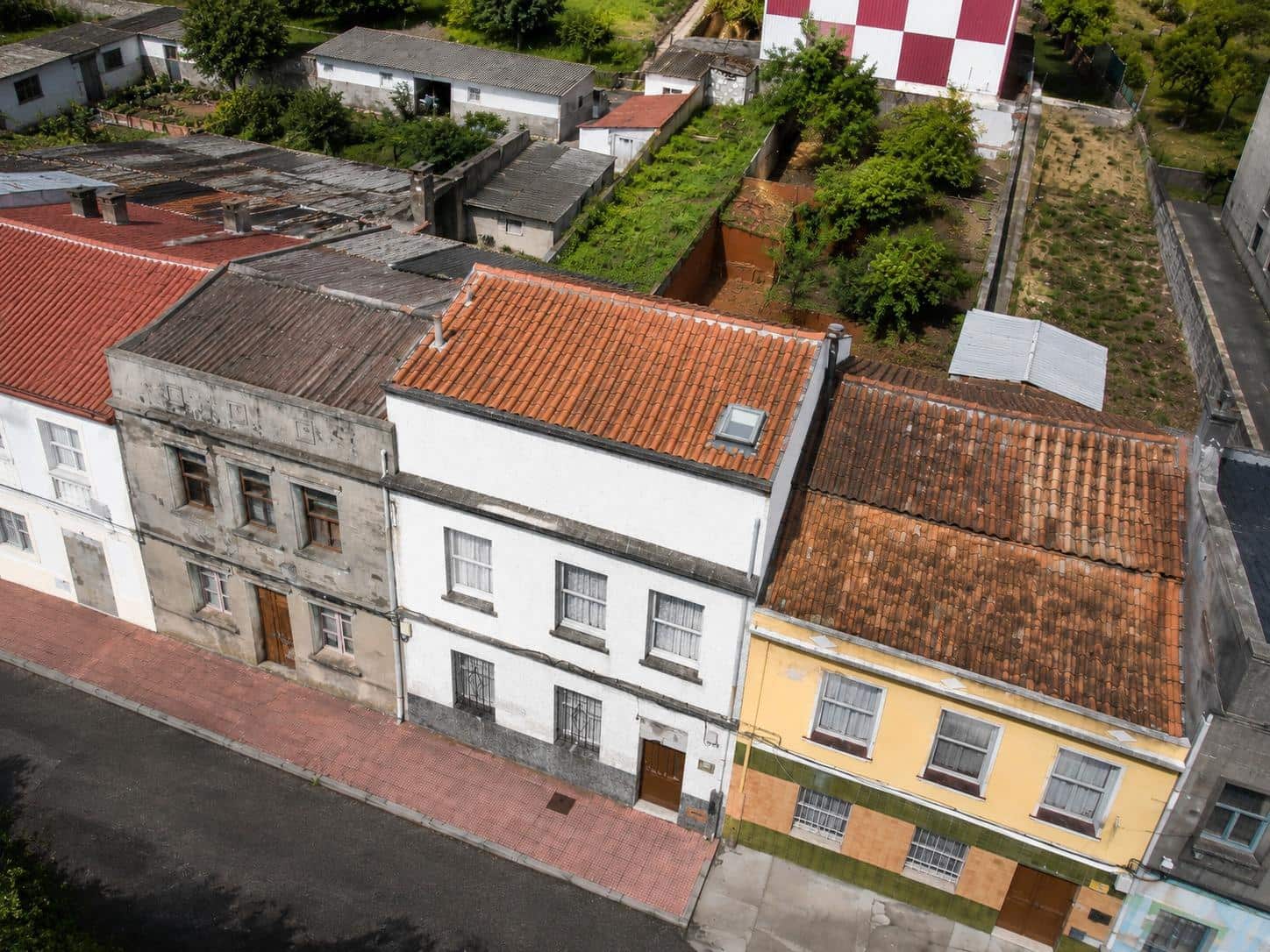 6 bedroom Townhouse for sale in A Coruna city - € 190,000 (Ref: 9940104)