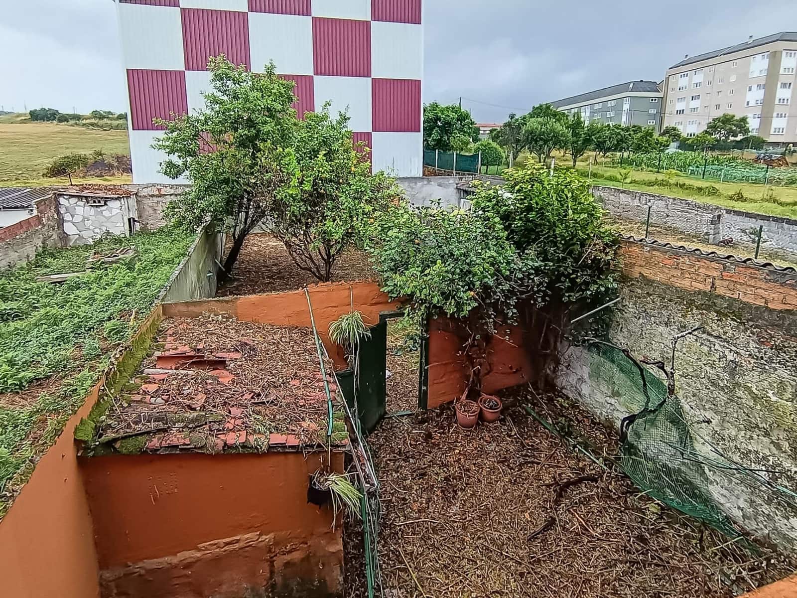 6 bedroom Townhouse for sale in A Coruna city - € 190,000 (Ref: 9940104)