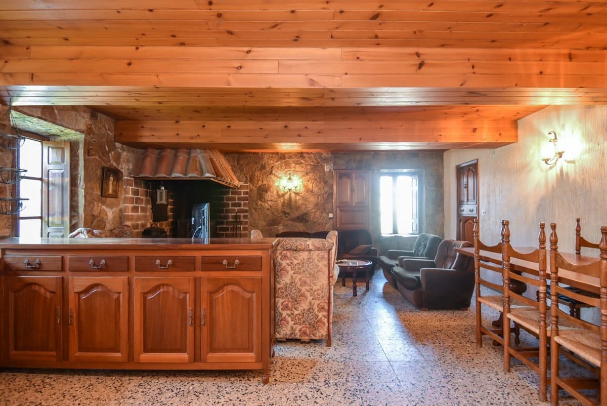 10 sypialnia Finka/Dom wiejski na sprzedaż w Oleiros - 820 000 € (Ref: 9940105)