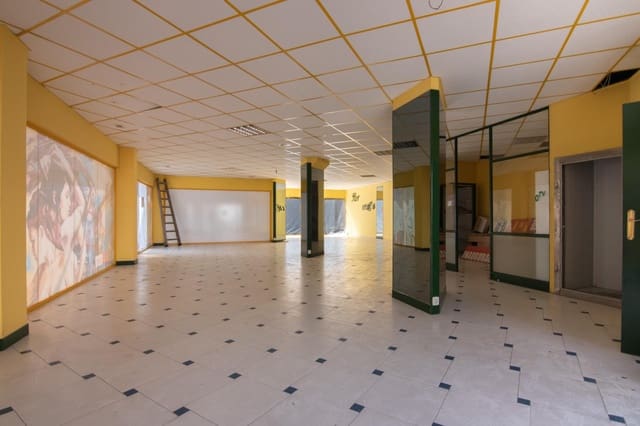 Commercieel te huur in A Coruña stad - € 1.200 (Ref: 9963231)