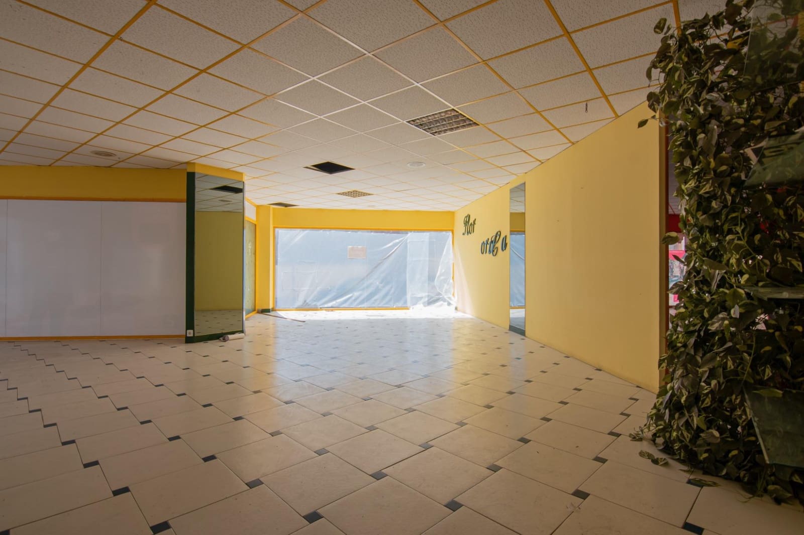 Kaupallinen vuokrattavana paikassa A Coruna kaupunki - 1 200 € (Ref: 9963231)