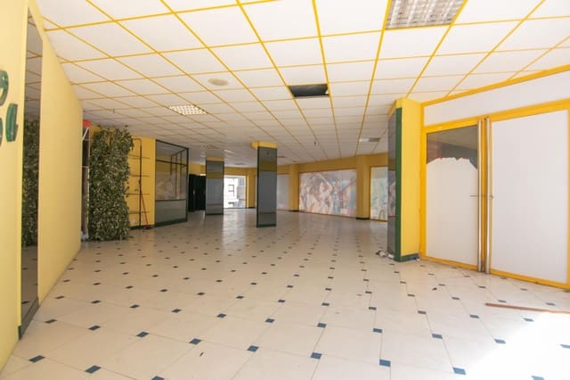 Commercieel te huur in A Coruña stad - € 1.200 (Ref: 9963231)