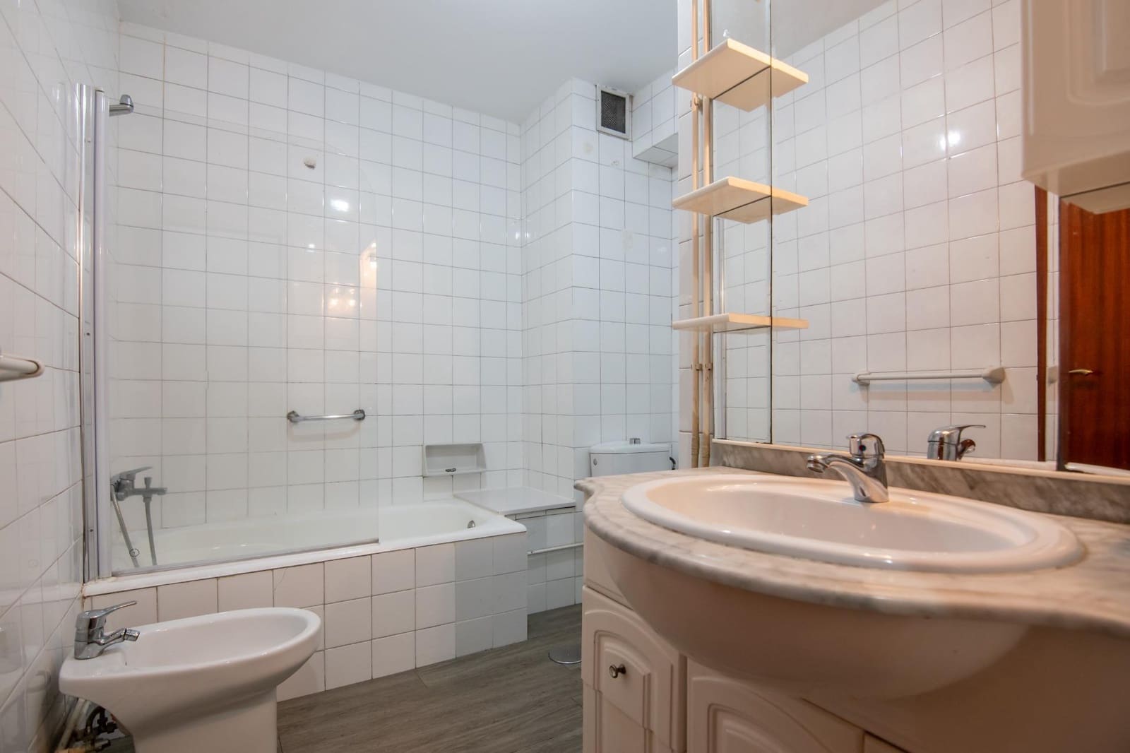 3 sovrum Lägenhet till salu i A Coruna stad - 190 000 € (Ref: 9963232)