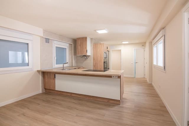 3 soveværelse Lejlighed til salg i A Coruña by - € 230.000 (Ref: 9973444)
