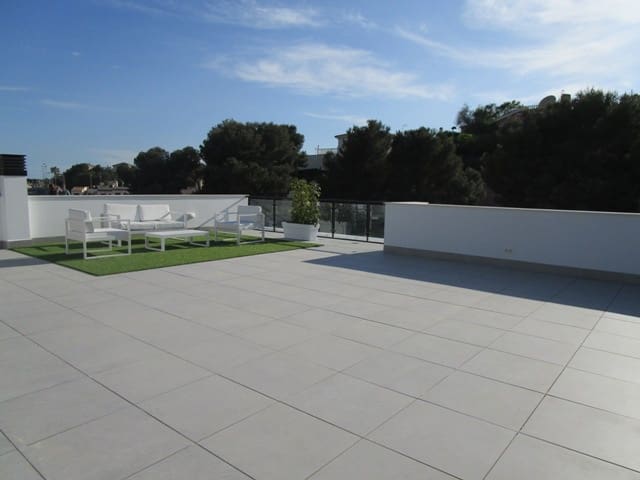 2 soverom Villa til salgs i Pilar de la Horadada med svømmebasseng garasje - € 385 000 (Ref: 4105873)