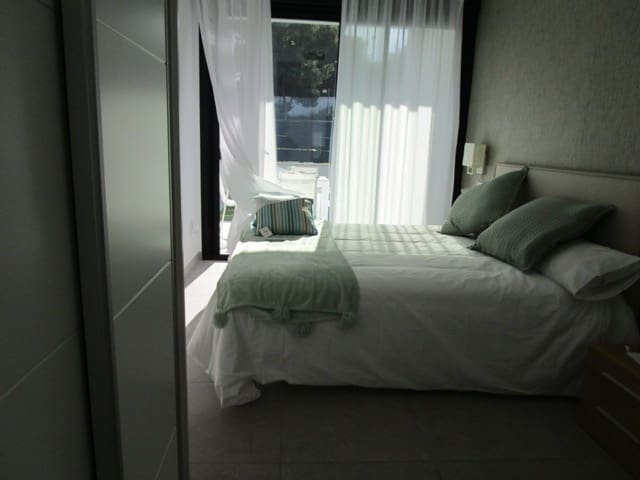 2 soverom Villa til salgs i Pilar de la Horadada med svømmebasseng garasje - € 385 000 (Ref: 4105873)