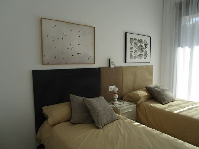 2 soverom Villa til salgs i Pilar de la Horadada med svømmebasseng garasje - € 385 000 (Ref: 4105873)