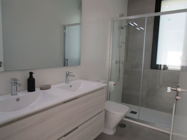 2 soverom Villa til salgs i Pilar de la Horadada med svømmebasseng garasje - € 385 000 (Ref: 4105873)