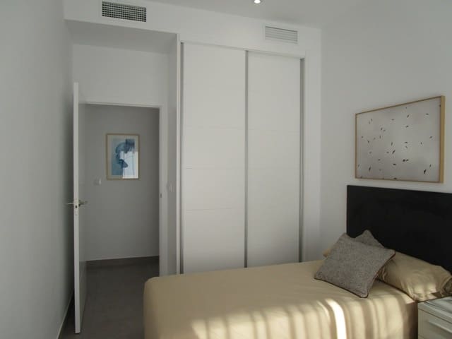 2 soverom Villa til salgs i Pilar de la Horadada med svømmebasseng garasje - € 385 000 (Ref: 4105873)