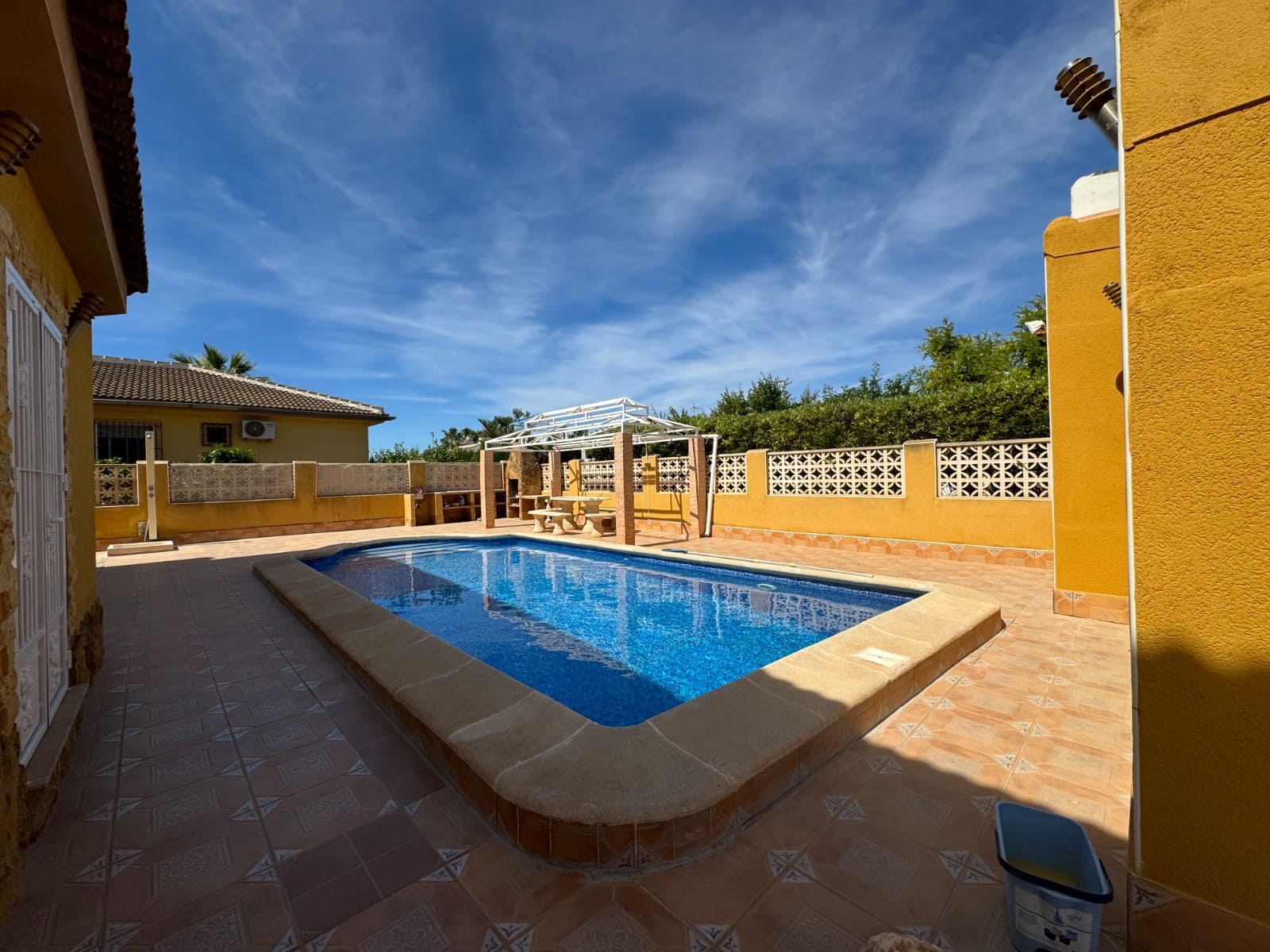 6 soverom Villa til salgs i Los Narejos med svømmebasseng garasje - € 599 000 (Ref: 8784367)