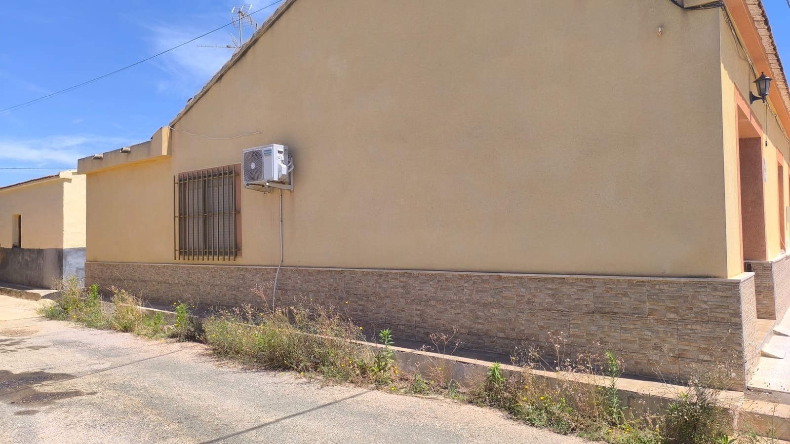 4 bedroom Finca/Country House for sale in El Mirador with pool - € 145,000 (Ref: 9008423)