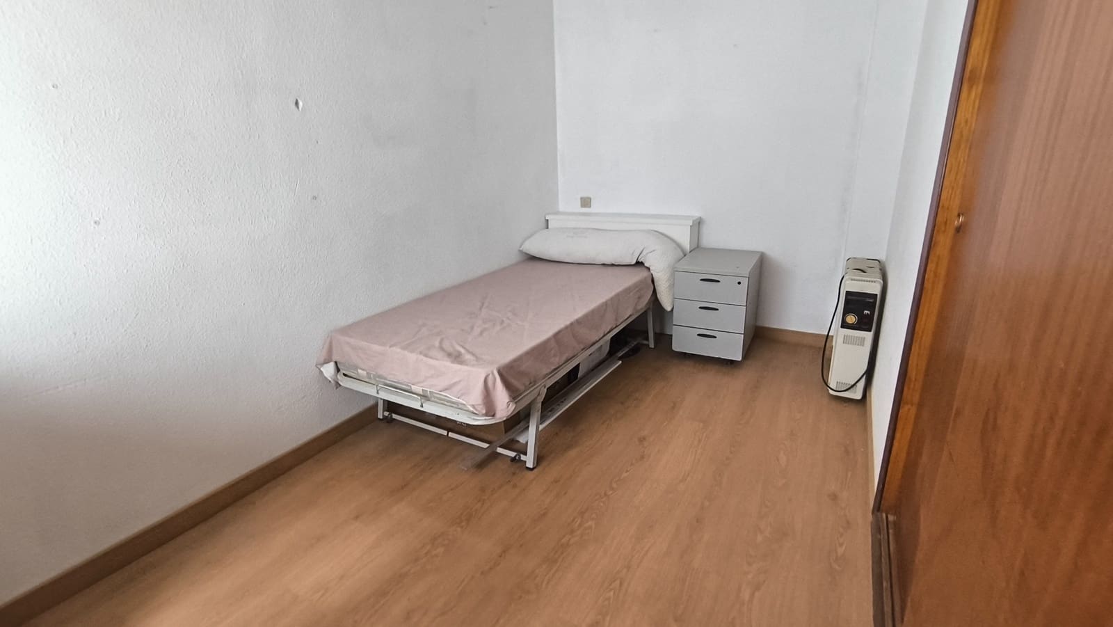 3 bedroom Flat for sale in Los Alcazares with pool garage - € 105,000 (Ref: 9061700)