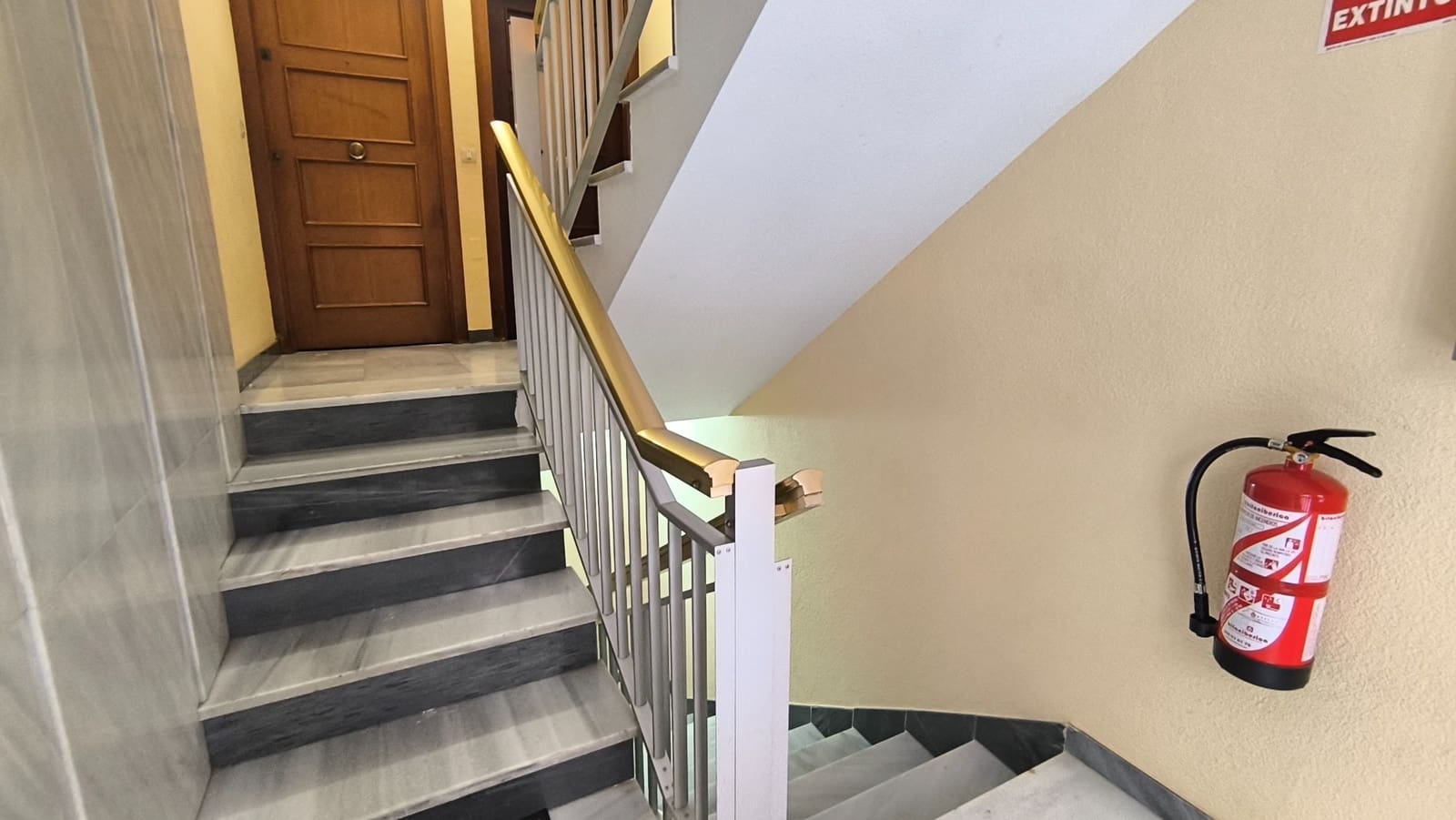 3 bedroom Flat for sale in Los Alcazares with pool garage - € 105,000 (Ref: 9061700)