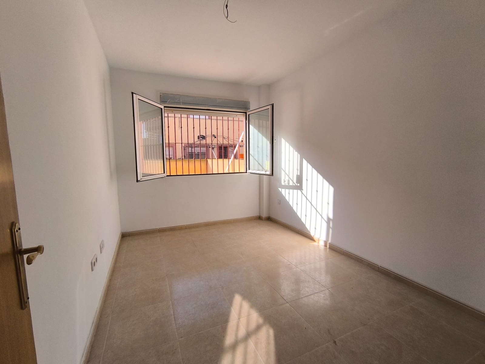 Apartamento de 3 habitaciones en Los Alcázares en venta con piscina garaje - 230.000 € (Ref: 9446899)