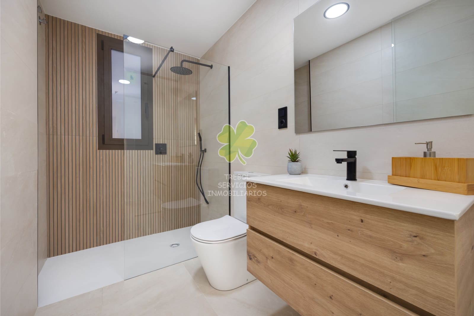 2 makuuhuone Huoneisto myytävänä paikassa Los Alcazares mukana uima-altaan 
autotalli - 260 000 € (Ref: 9566198)